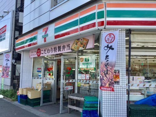 セブンイレブン 東大和市駅南店の画像