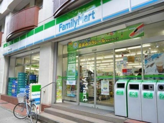 ファミリーマート 新宿中央公園店の画像