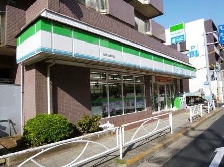 ファミリーマート 砧城山通り店の画像