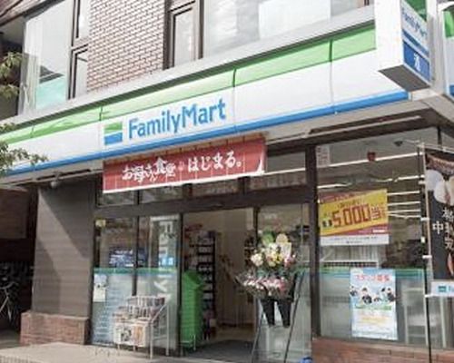 ファミリーマート 世田谷新町三丁目店の画像