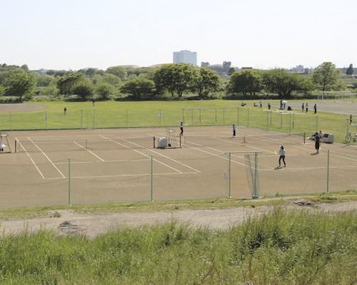 多摩川緑地広場テニスコートの画像