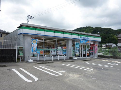 ファミリーマート 高知万々店の画像