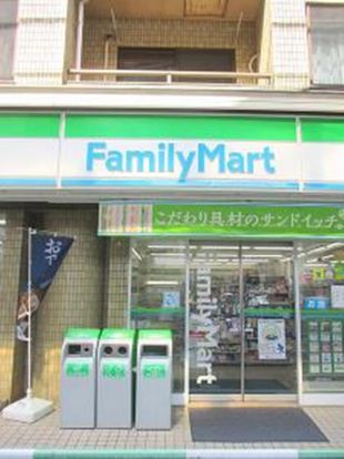 ファミリーマート用賀二丁目店の画像