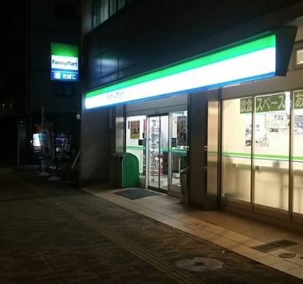 ファミリーマート 横浜青木町店の画像