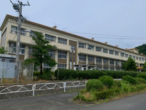 鳥取市立国府中学校の画像