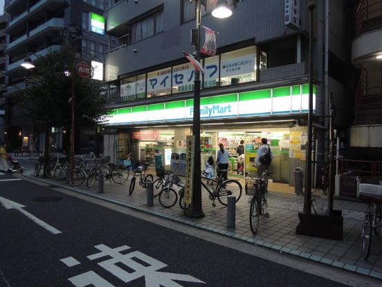 ファミリーマート鶴見中央店の画像