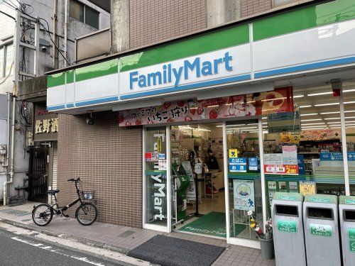 ファミリーマート 県立大学駅前店の画像