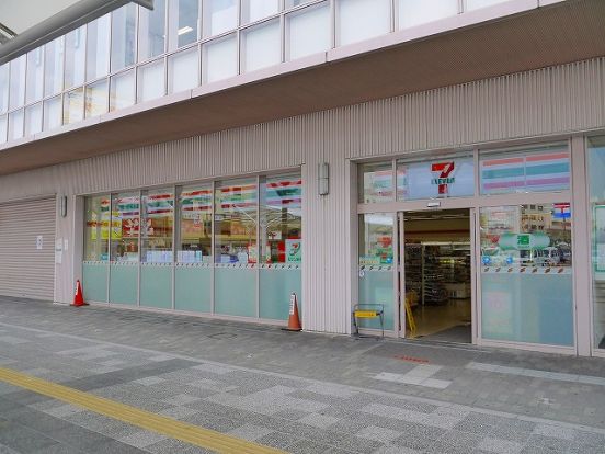 セブンイレブン　JR奈良駅前店の画像