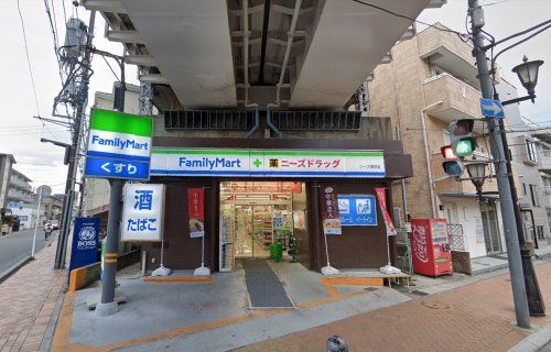 ファミリーマート ニーズ浦安店の画像