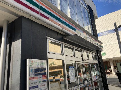 セブンイレブン横浜中山駅南口店の画像