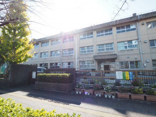 浦安市立富岡中学校の画像