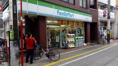 ファミリーマート松陰神社駅前店の画像