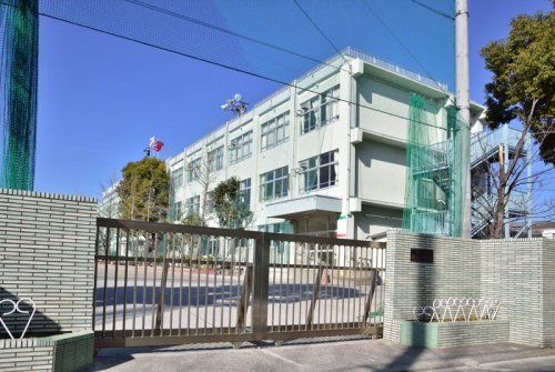 江戸川区立春江中学校の画像