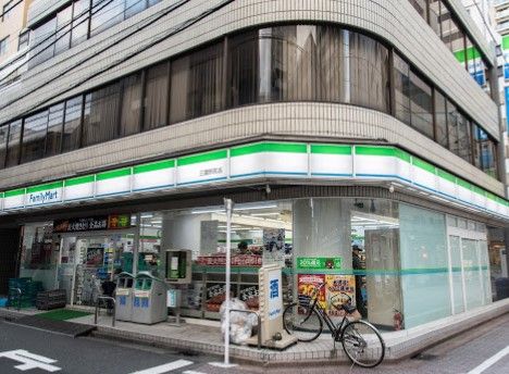 ファミリーマート 三鷹駅前店の画像