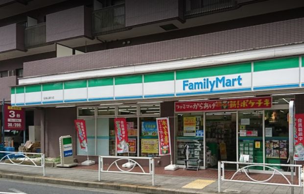 ファミリーマート 砧城山通り店の画像