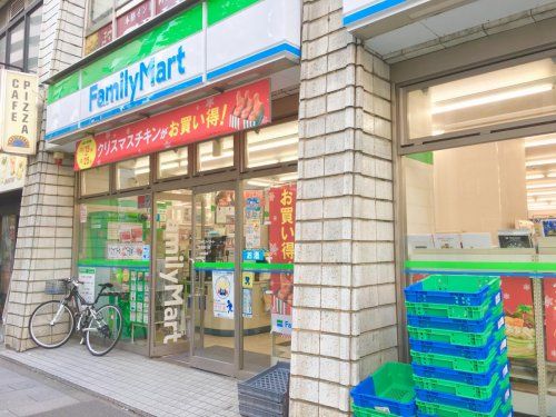 ファミリーマート 新宿通り店の画像