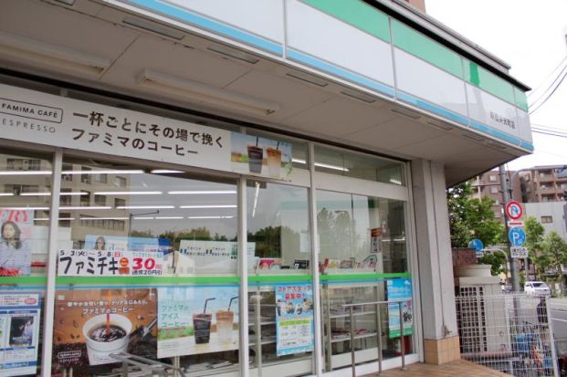 ファミリーマート 新宿弁天町店の画像