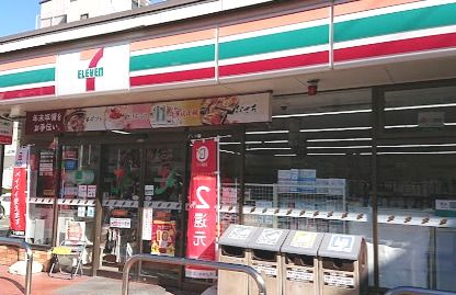 セブン-イレブン 摂津香露園店の画像