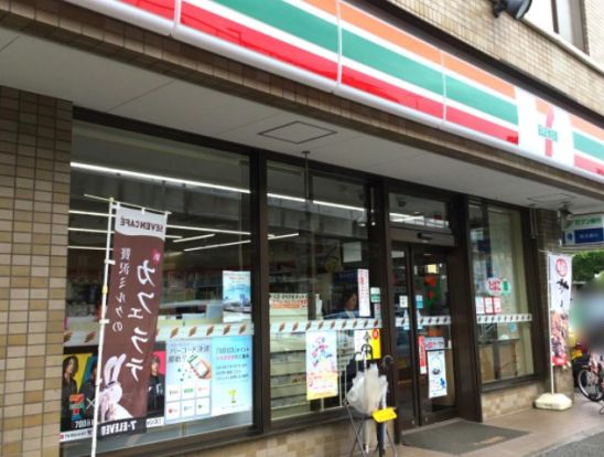 セブンイレブン 横浜新石川店の画像