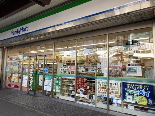 ファミリーマート 小田原駅東口店の画像