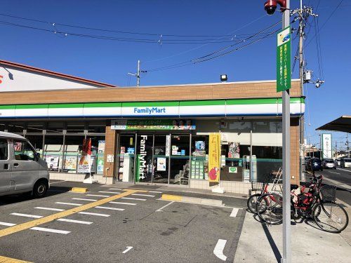 ファミリーマート 箕面牧落三丁目店の画像