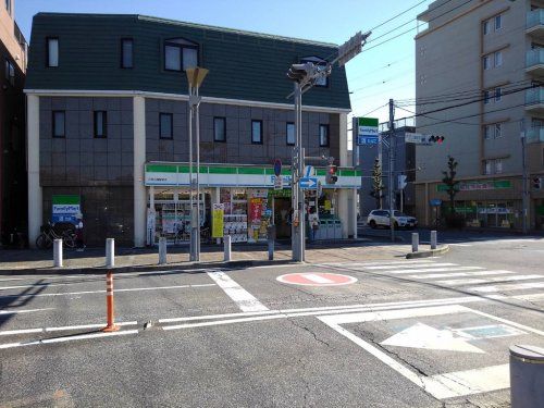 ファミリーマート 戸田公園駅前店の画像