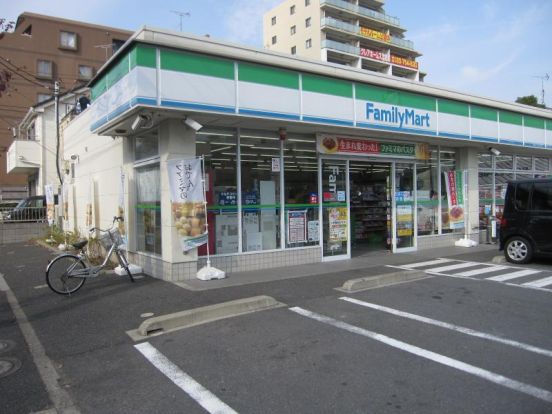 ファミリーマート 西新井三丁目店の画像