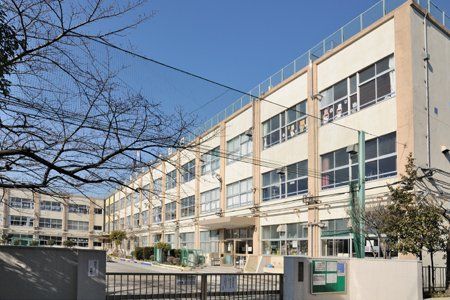 足立区立西伊興小学校の画像