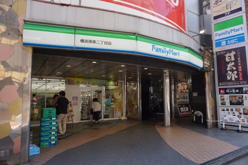 ファミリーマート横浜南幸二丁目店の画像