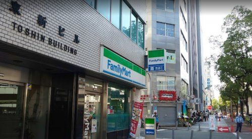 ファミリーマート 本町駅西店の画像