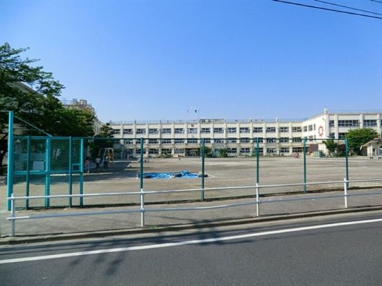 足立区立伊興小学校の画像