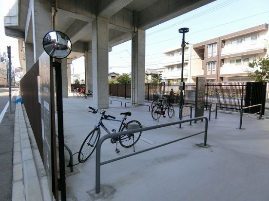 鳴尾駅駐輪場の画像