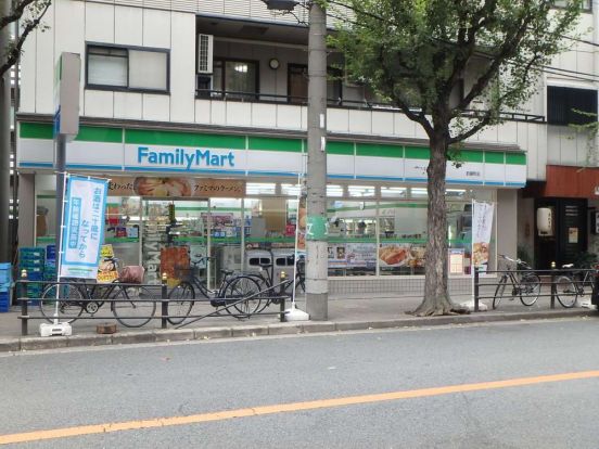 ファミリーマート釣鐘町店の画像