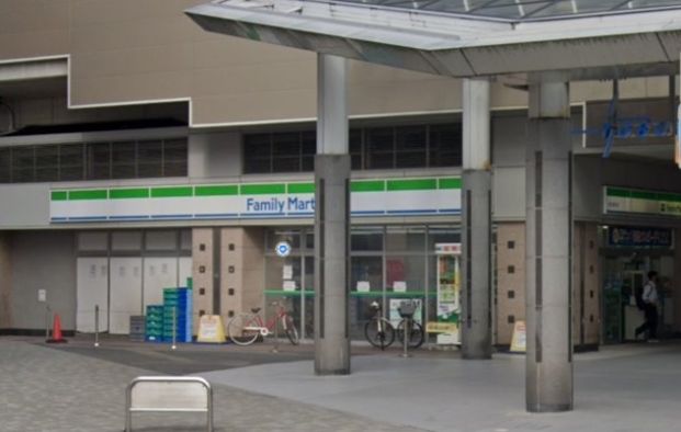 ファミリーマート 越谷駅前店の画像