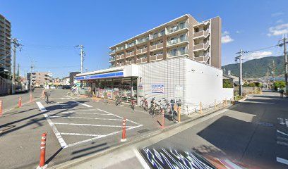 ローソン 八尾高安駅前店の画像