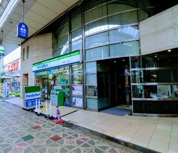 ファミリーマート 博労町三丁目店の画像