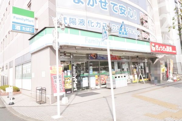 ファミリーマート羽村駅東口店の画像