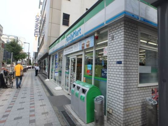 ファミリーマート本町四丁目店の画像