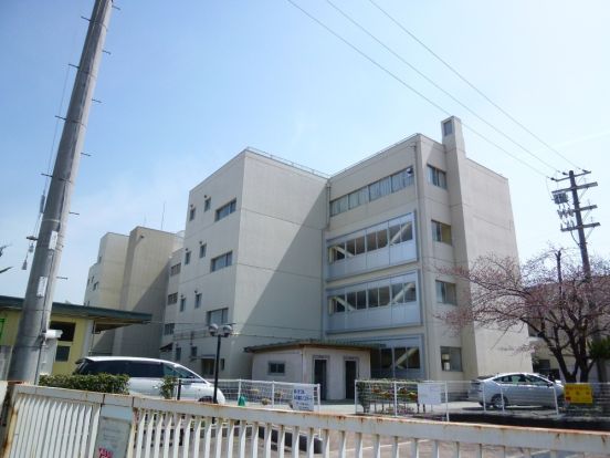 宝塚市立　高司中学校の画像