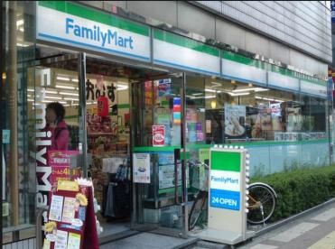 ファミリーマート 芝田二丁目店の画像