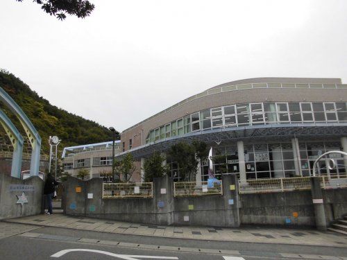 松山市立姫山小学校の画像