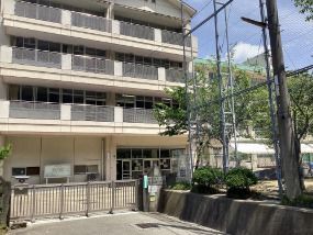 松山市立湯山小学校の画像