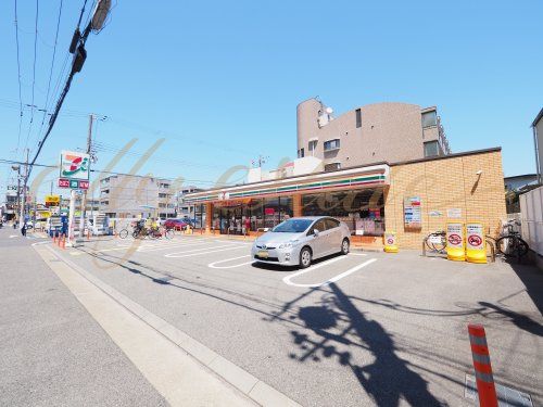 セブンイレブン 阪急塚口駅東店の画像