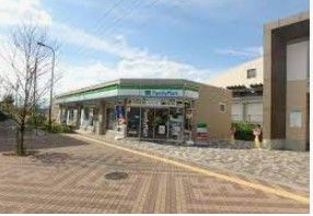 ファミリーマート 西武立川駅南口店の画像