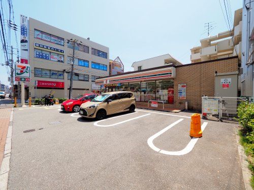 セブンイレブン 阪急塚口駅南店の画像