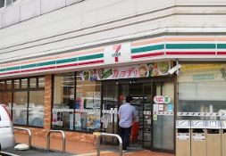 セブンイレブン 大阪十三本町3丁目店の画像