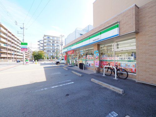 ファミリーマート 尼崎南塚口町店の画像