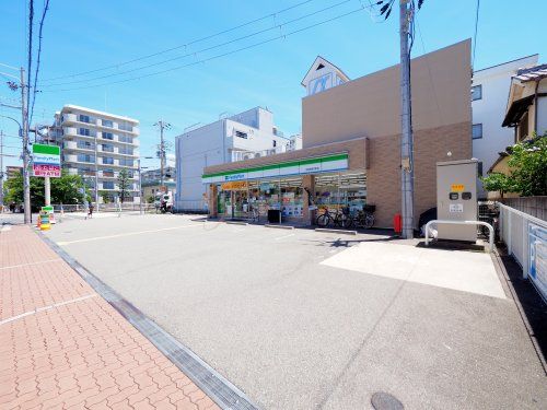 ファミリーマート 尼崎南塚口町店の画像