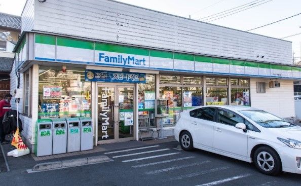 ファミリーマート みなとや鶴川店の画像