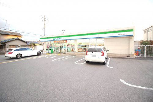 ファミリーマート 松屋大和川通店の画像